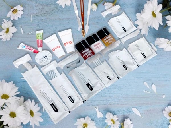 Bộ set18 amenities với bao bì Hoa Trắng